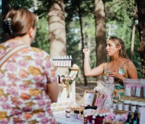 Vendre des cosmétiques maison : règles et étapes clés
